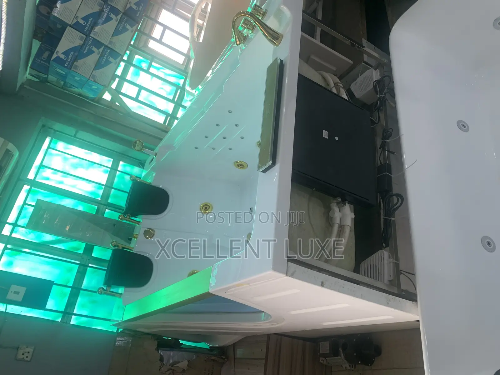 Executive Jacuzzi Massage Bathtub With TV