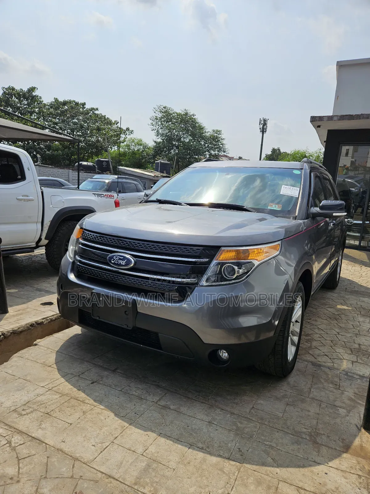 Ford Explorer XLT 4dr SUV AWD (3.5L 6cyl 6A) 2014 Gray