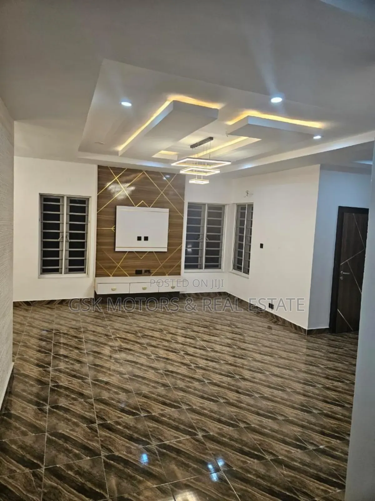 5bdrm Duplex in Ilasan Housing for sale