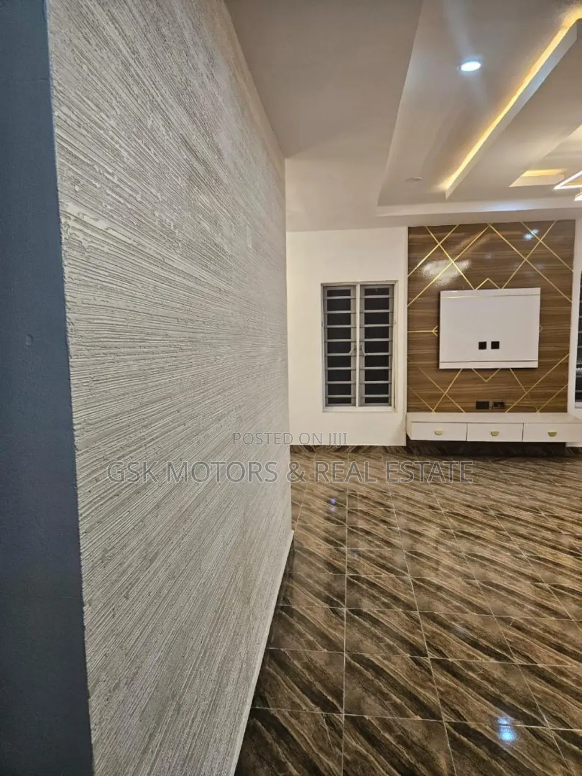 5bdrm Duplex in Ilasan Housing for sale