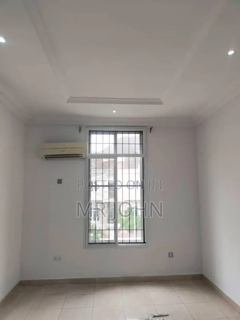 4bdrm Duplex in Banana Island for rent
