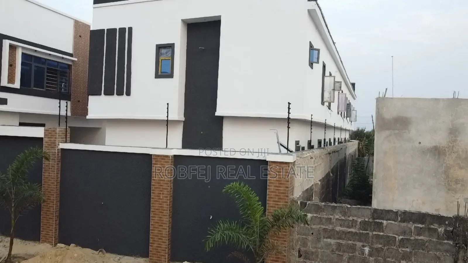 2bdrm Townhouse/Terrace in Abijo for sale