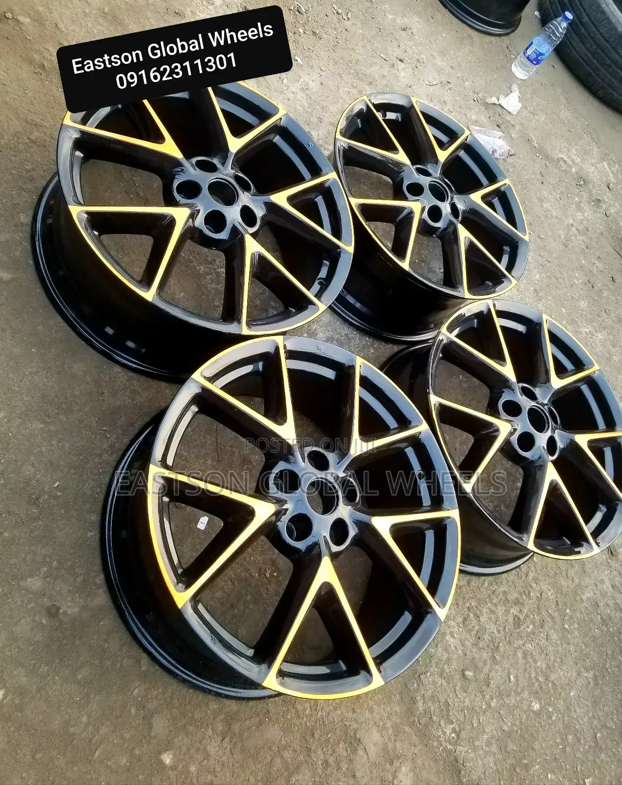 Set Of 19 Inch Alloyed Wheel Black And Gold