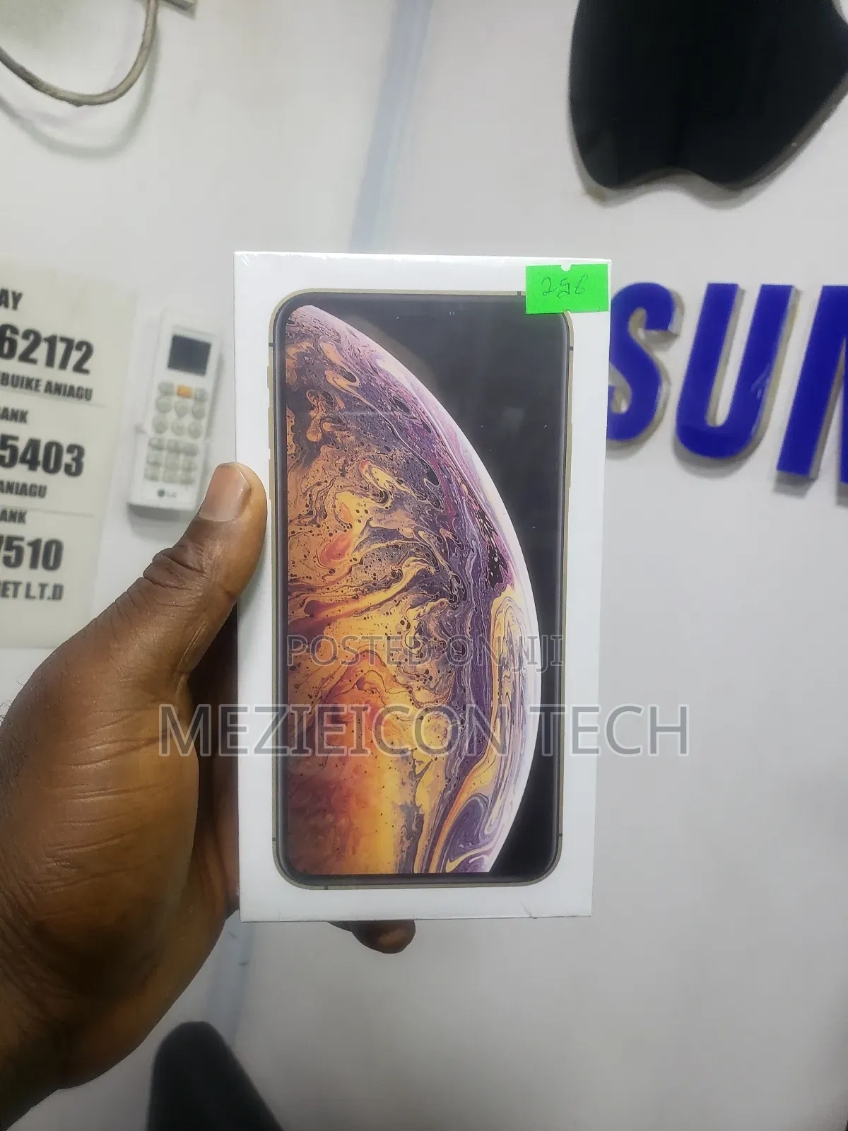 New Apple iPhone XS Max 256 GB Bronze