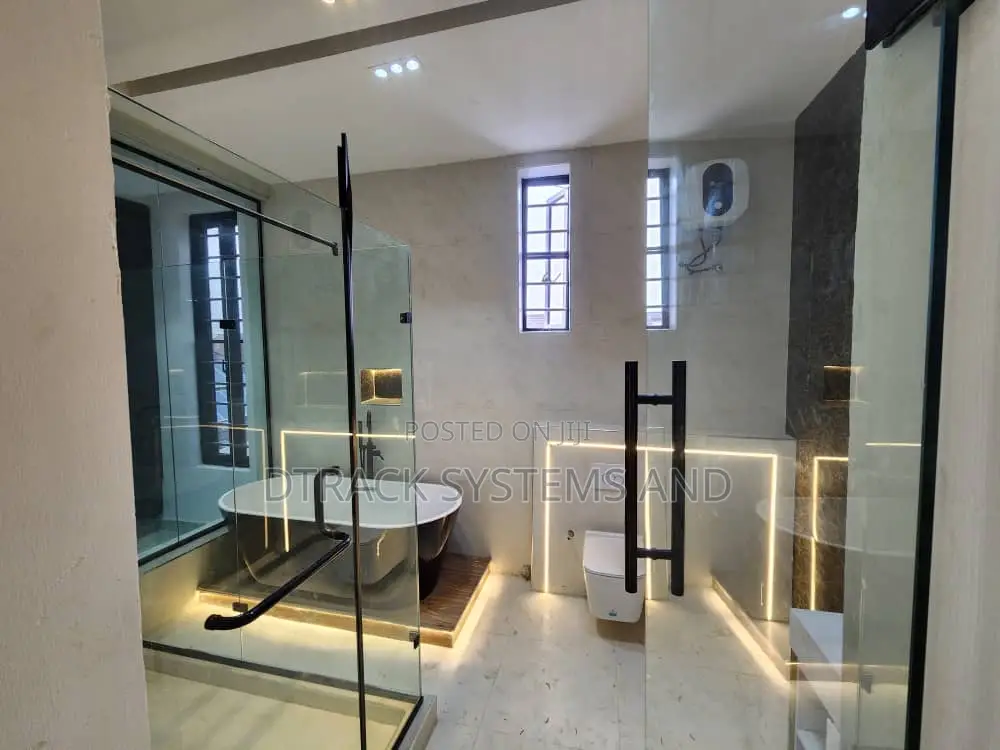 5bdrm Duplex in Peace Ville Estate, Idado for sale