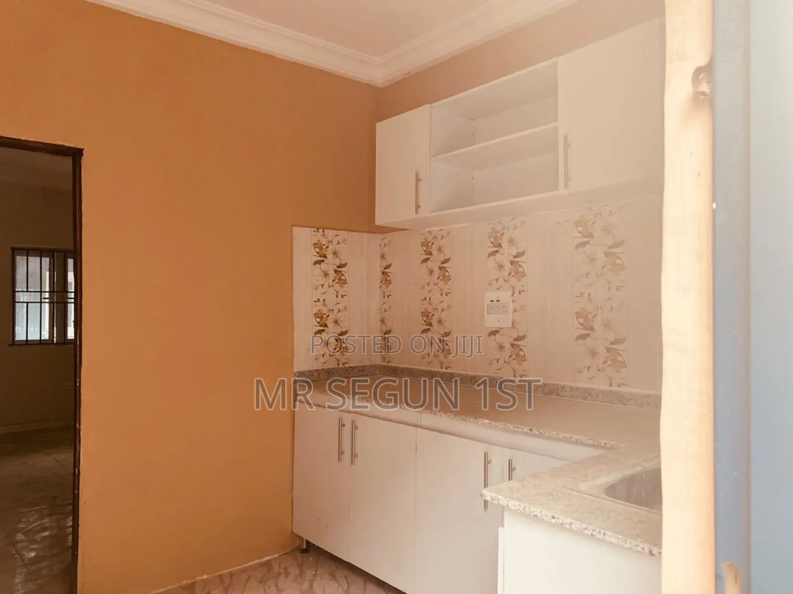3bdrm Block of Flats in Love Estate, Akala Express for rent