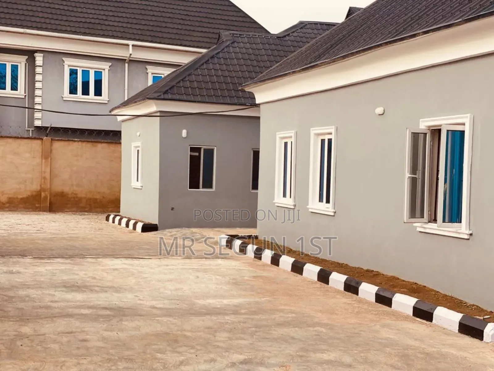 3bdrm Block of Flats in Love Estate, Akala Express for rent