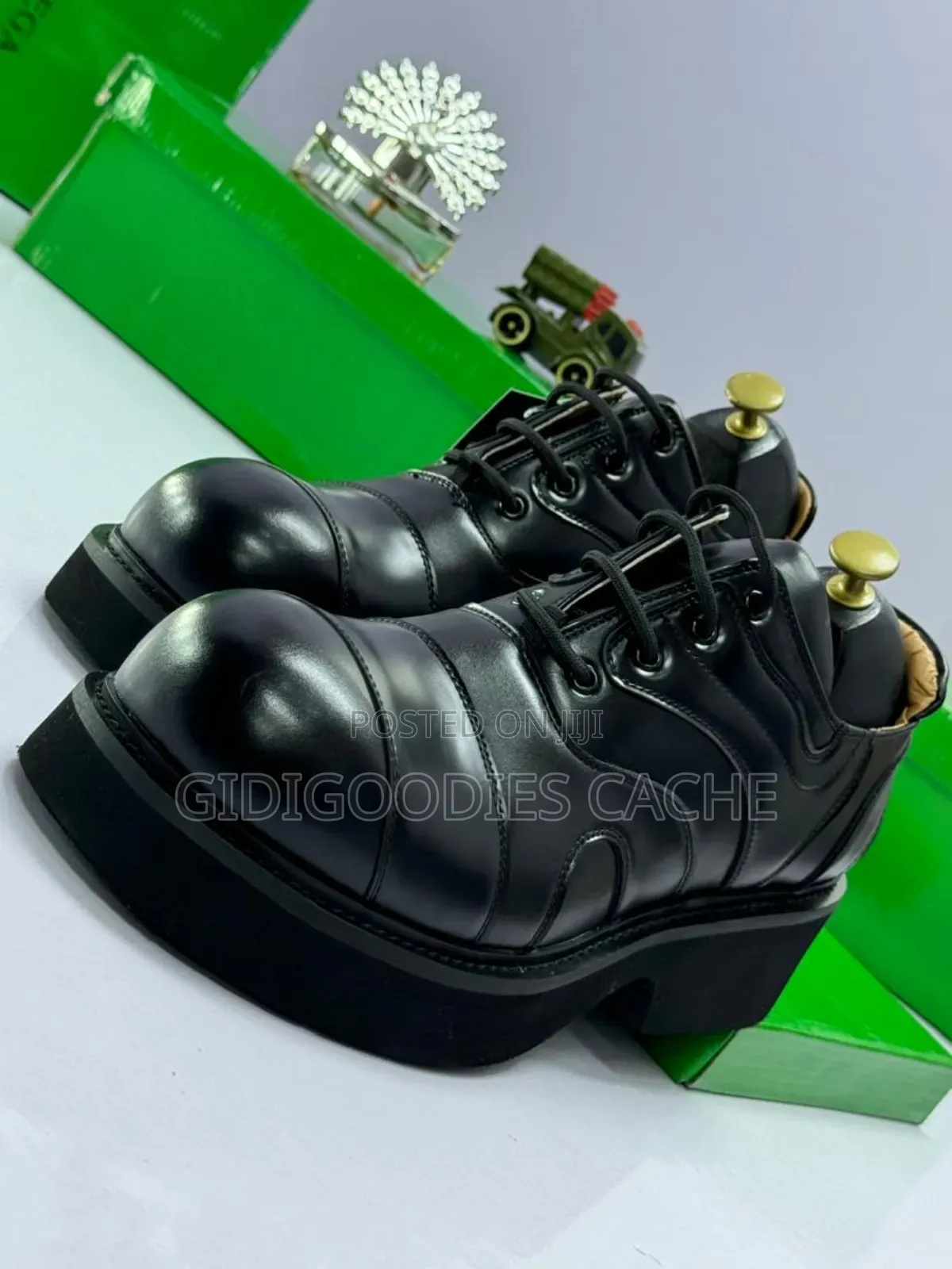 BV Men's Chunky Dress Shoes