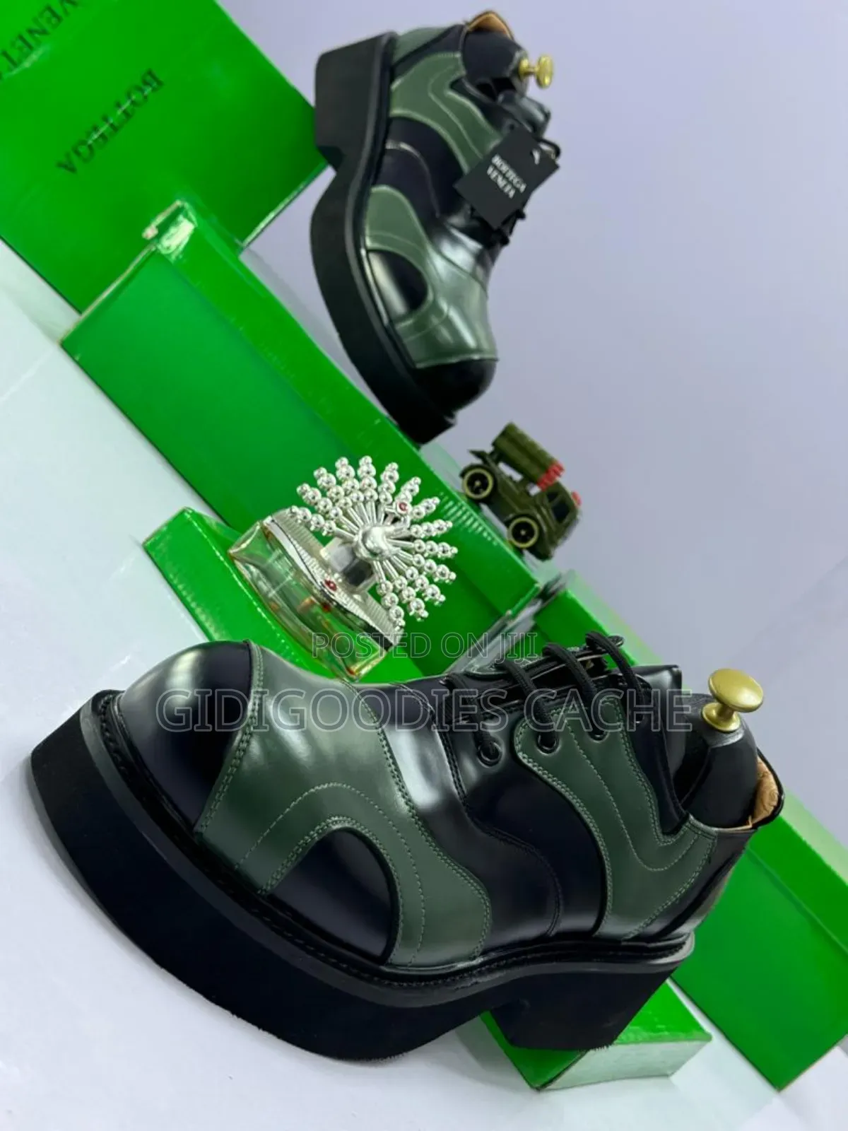 BV Men's Chunky Dress Shoes
