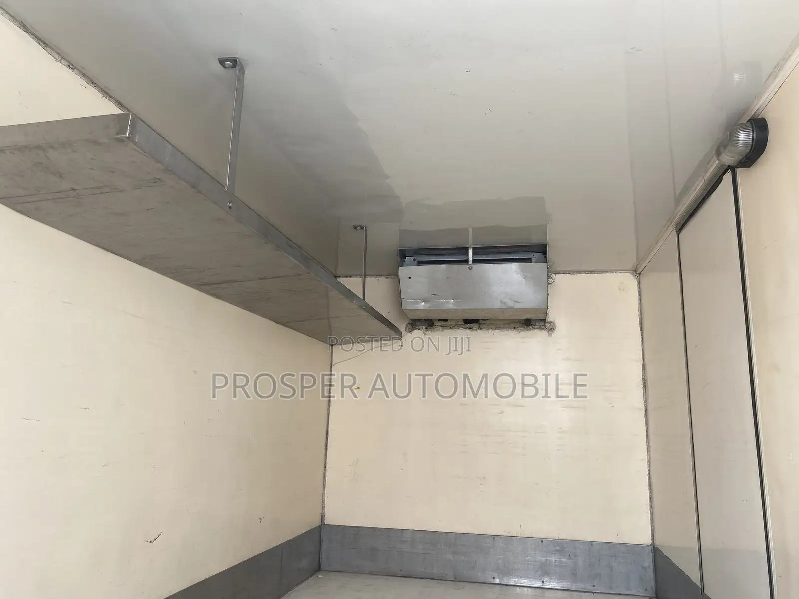 Mercedes Benz 4 Tons Cooling Van Truck