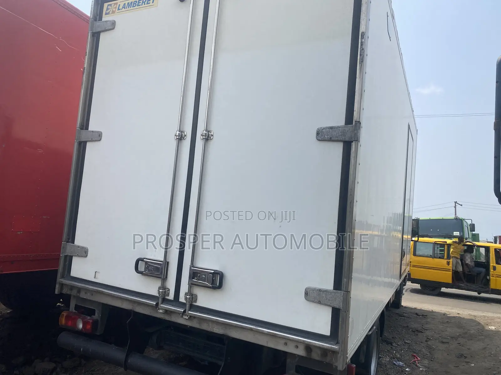 Mitsubishi Fuso Cooling Van Truck