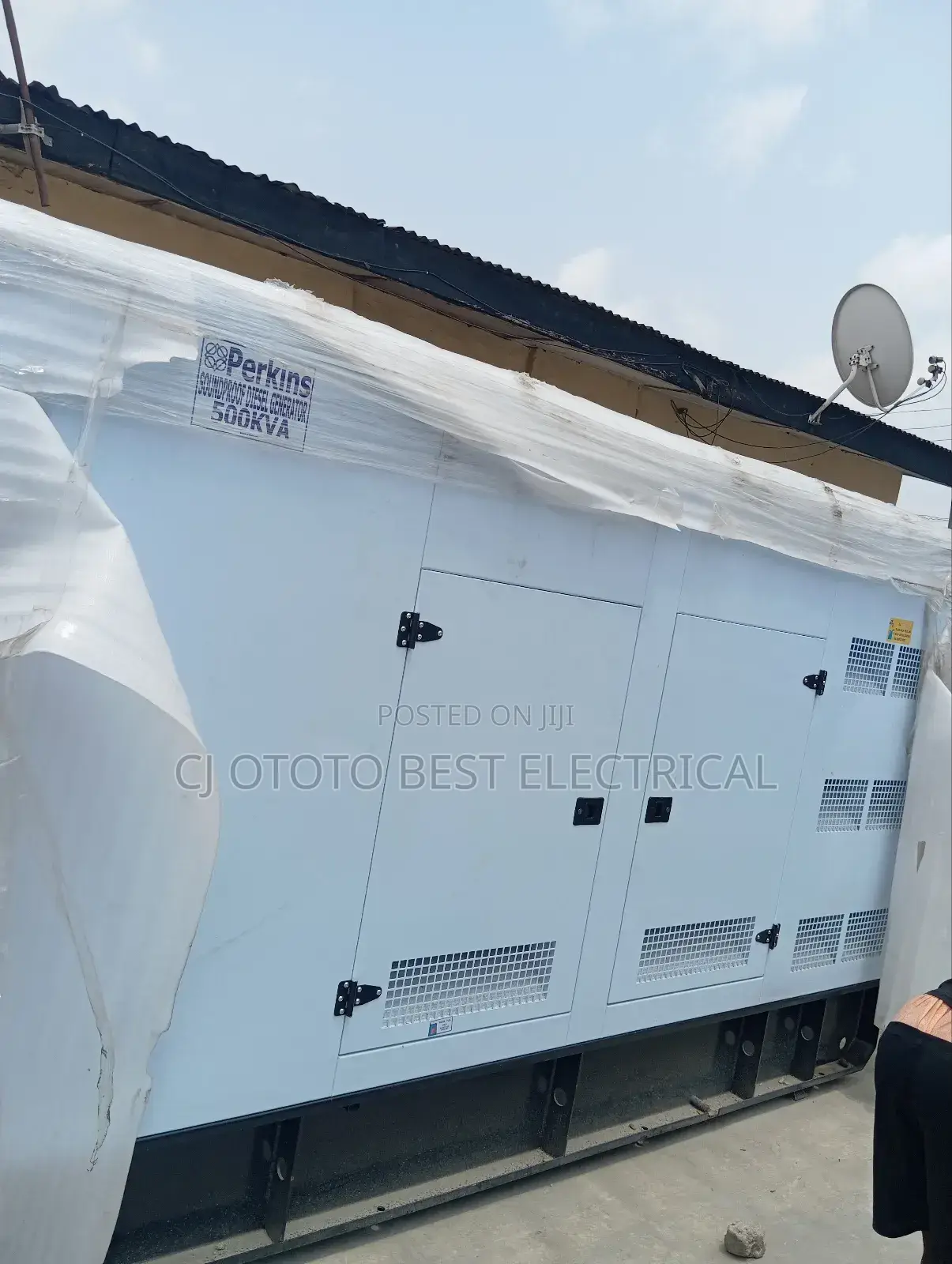 Big 500kva Perkins Generator Soundproof England Brand New