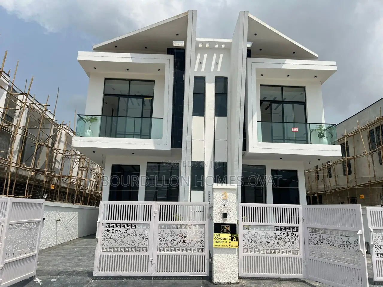4bdrm Duplex in Ikota for sale