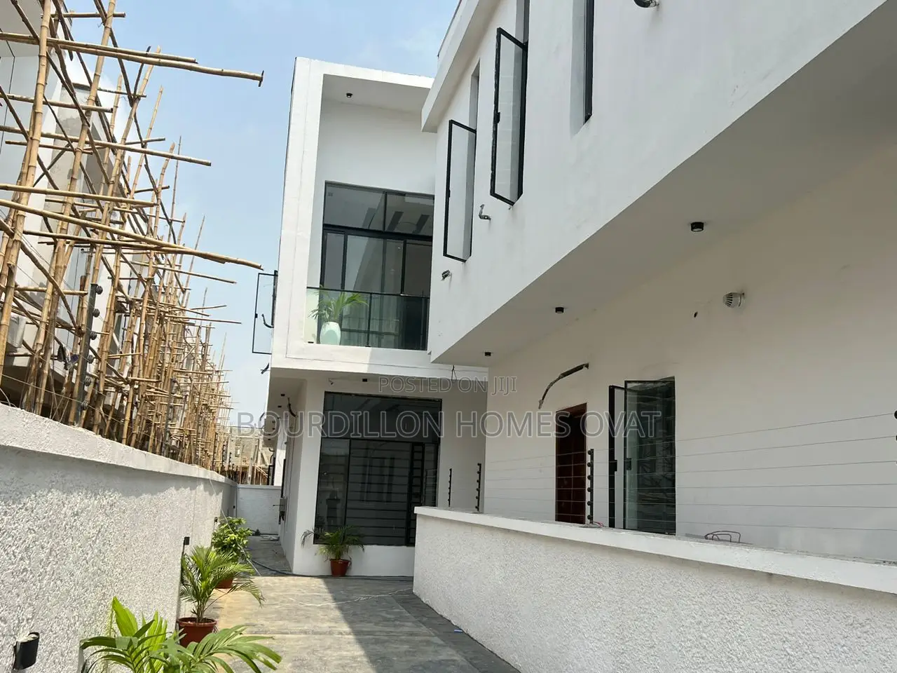 4bdrm Duplex in Ikota for sale