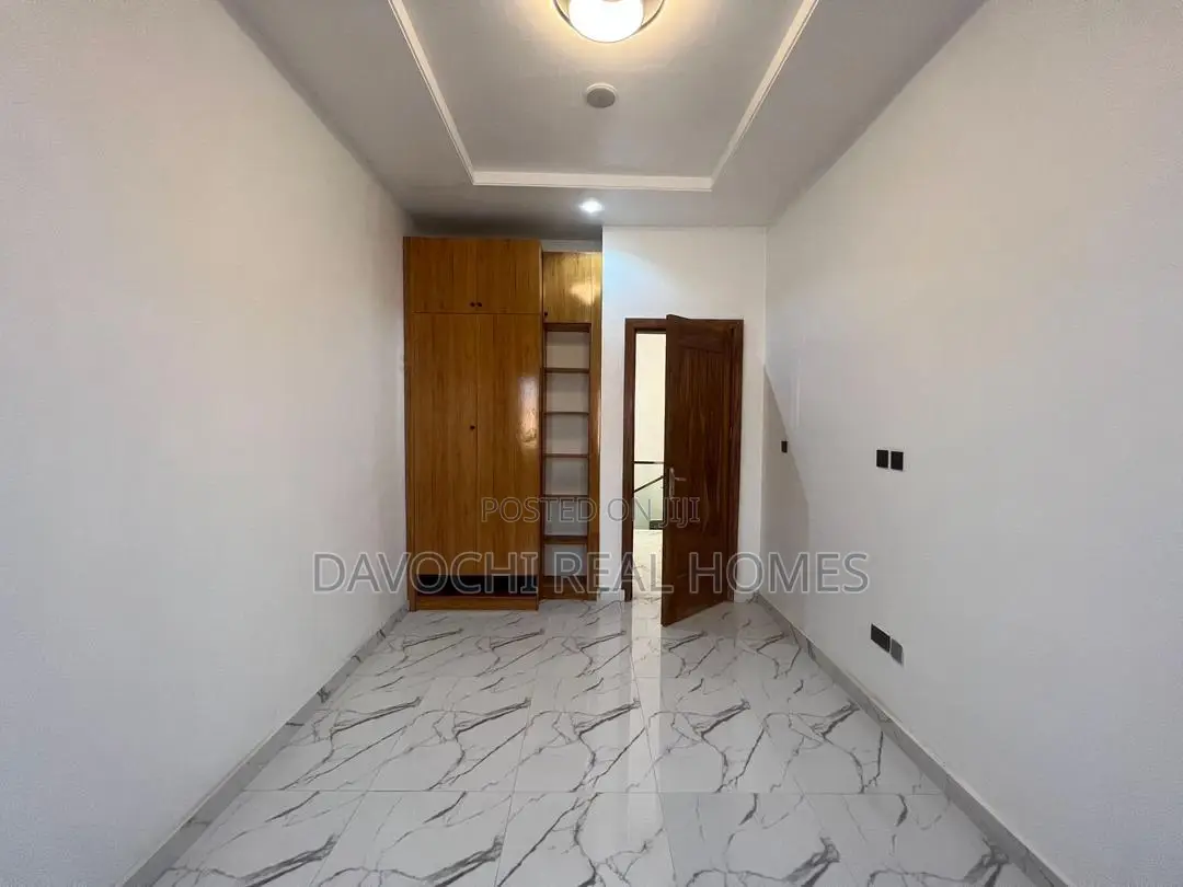 Furnished 4bdrm Duplex in New Road, Igbon for rent