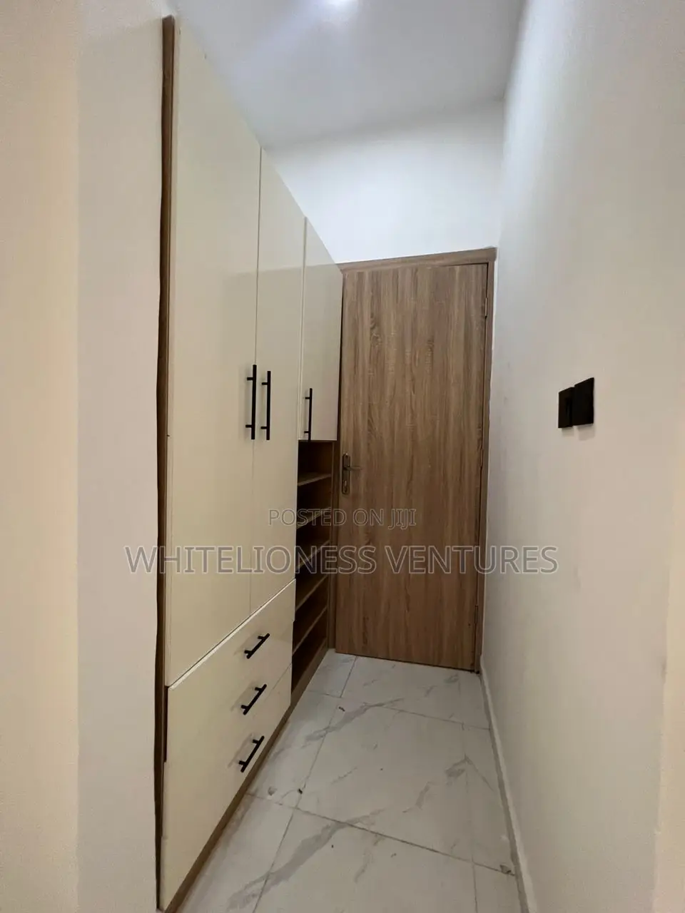 5bdrm Mansion in Chevy View Estate, Chevron for sale