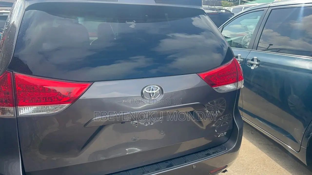 Toyota Sienna XLE 8 Passenger 2012 Gray
