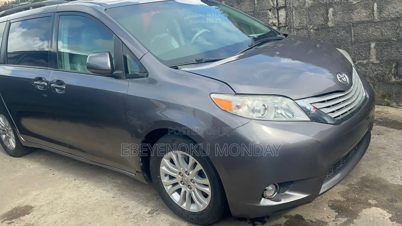 Toyota Sienna XLE 8 Passenger 2012 Gray