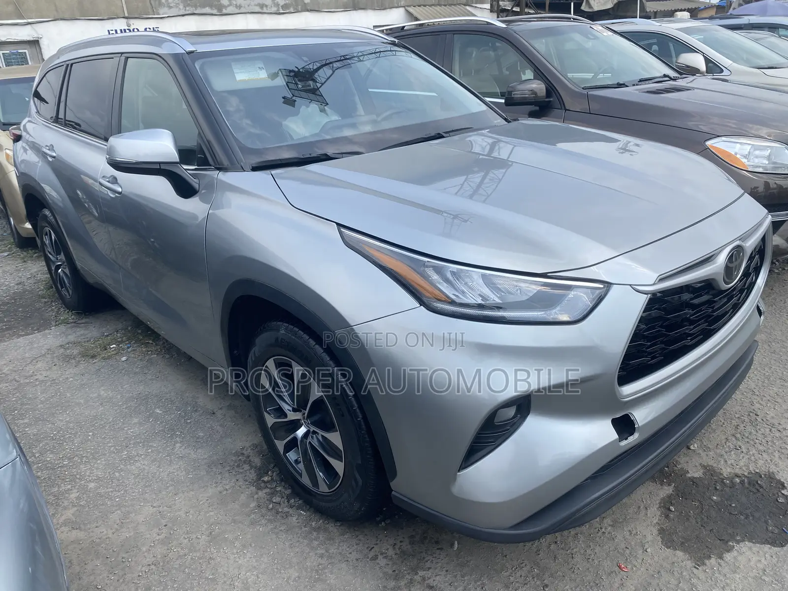 Toyota Highlander XLE 2021 Silver