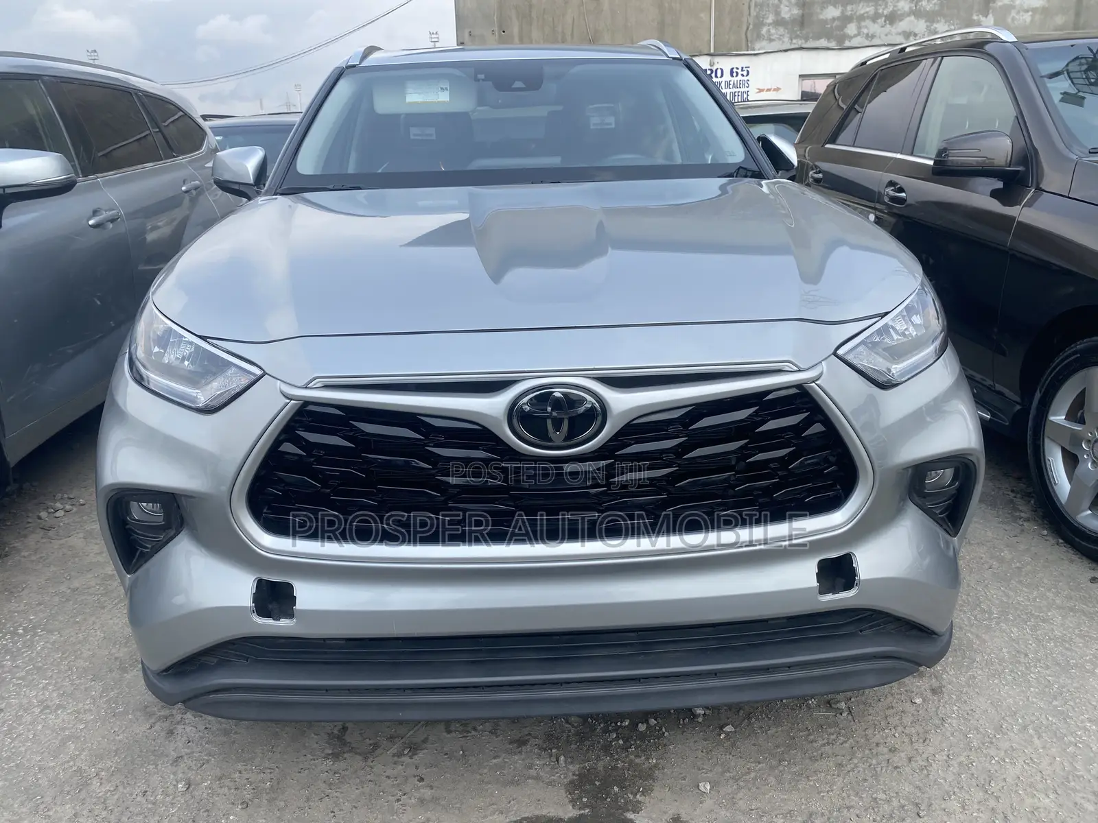 Toyota Highlander XLE 2021 Silver
