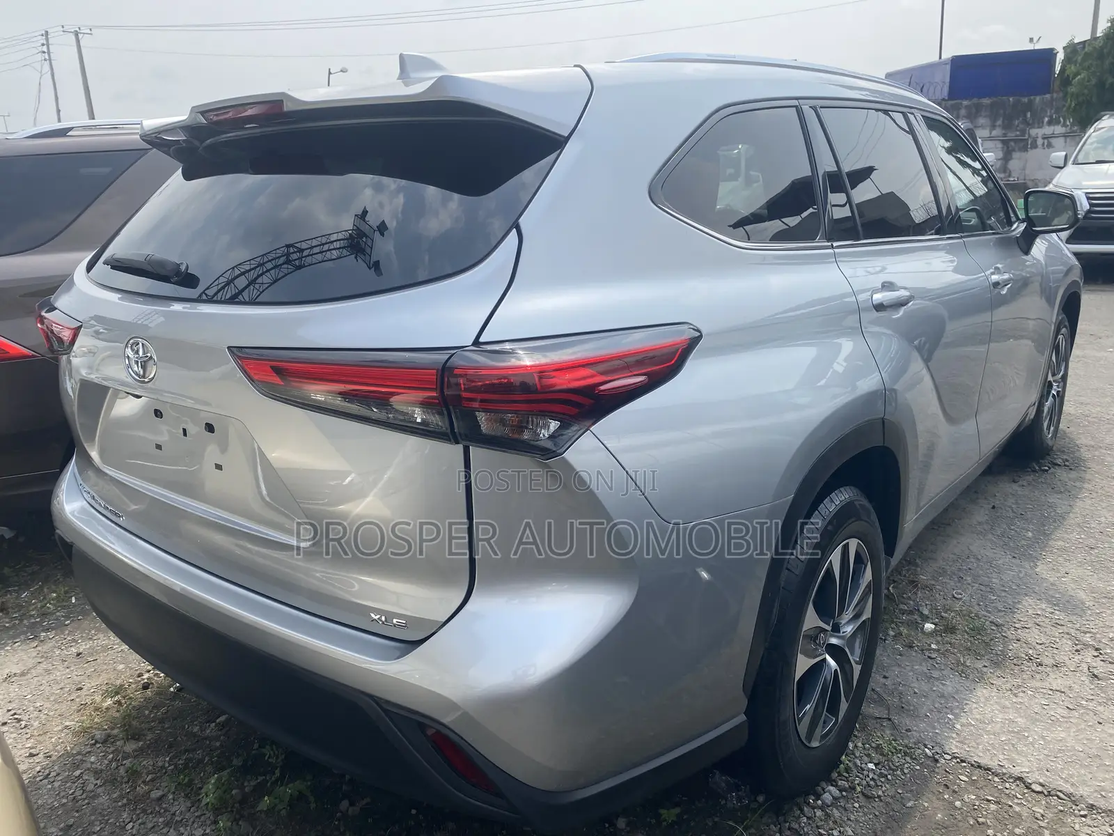 Toyota Highlander XLE 2021 Silver