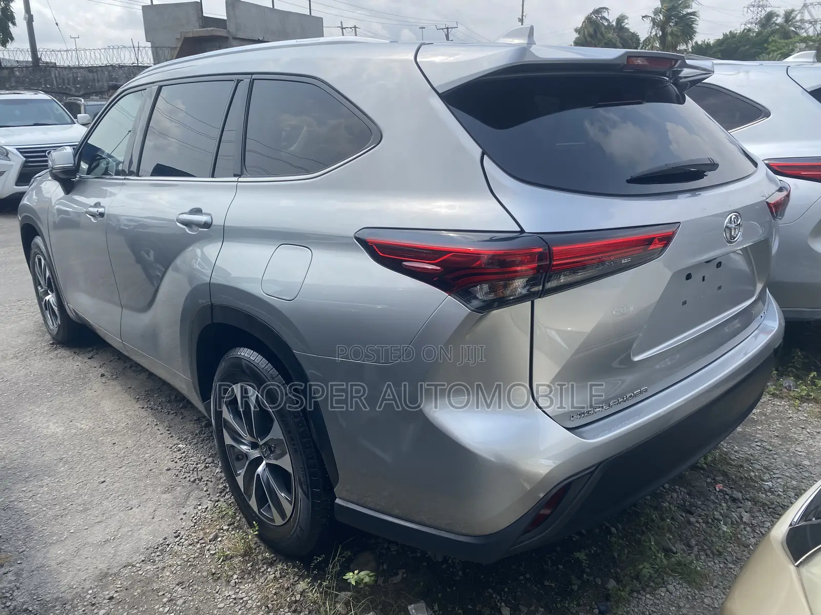 Toyota Highlander XLE 2021 Silver