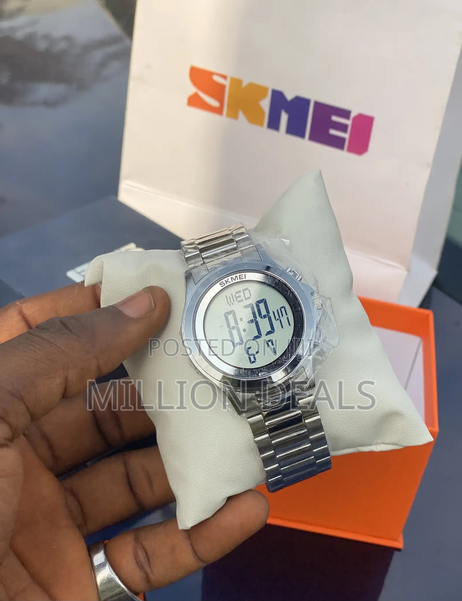 Round Stainless Steel Silver Men’S Wrist Watch