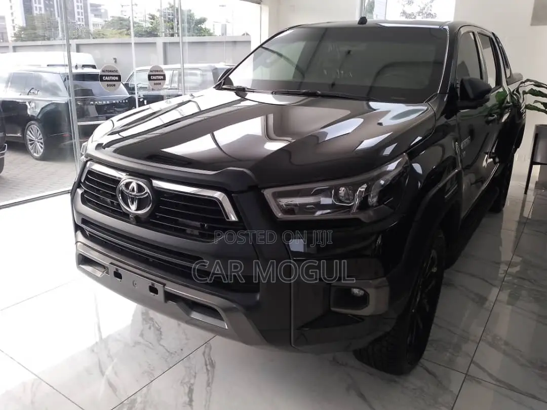 New Toyota Hilux 2024 Black