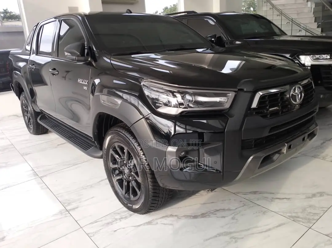 New Toyota Hilux 2024 Black