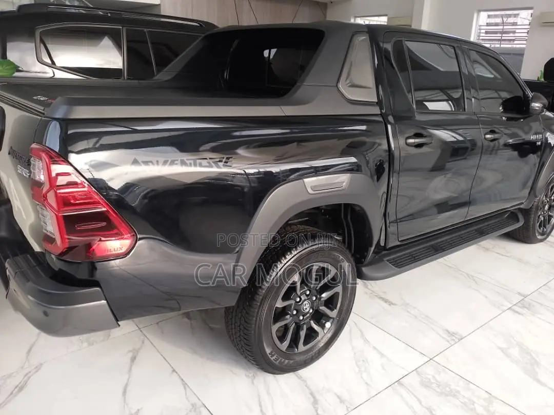 New Toyota Hilux 2024 Black