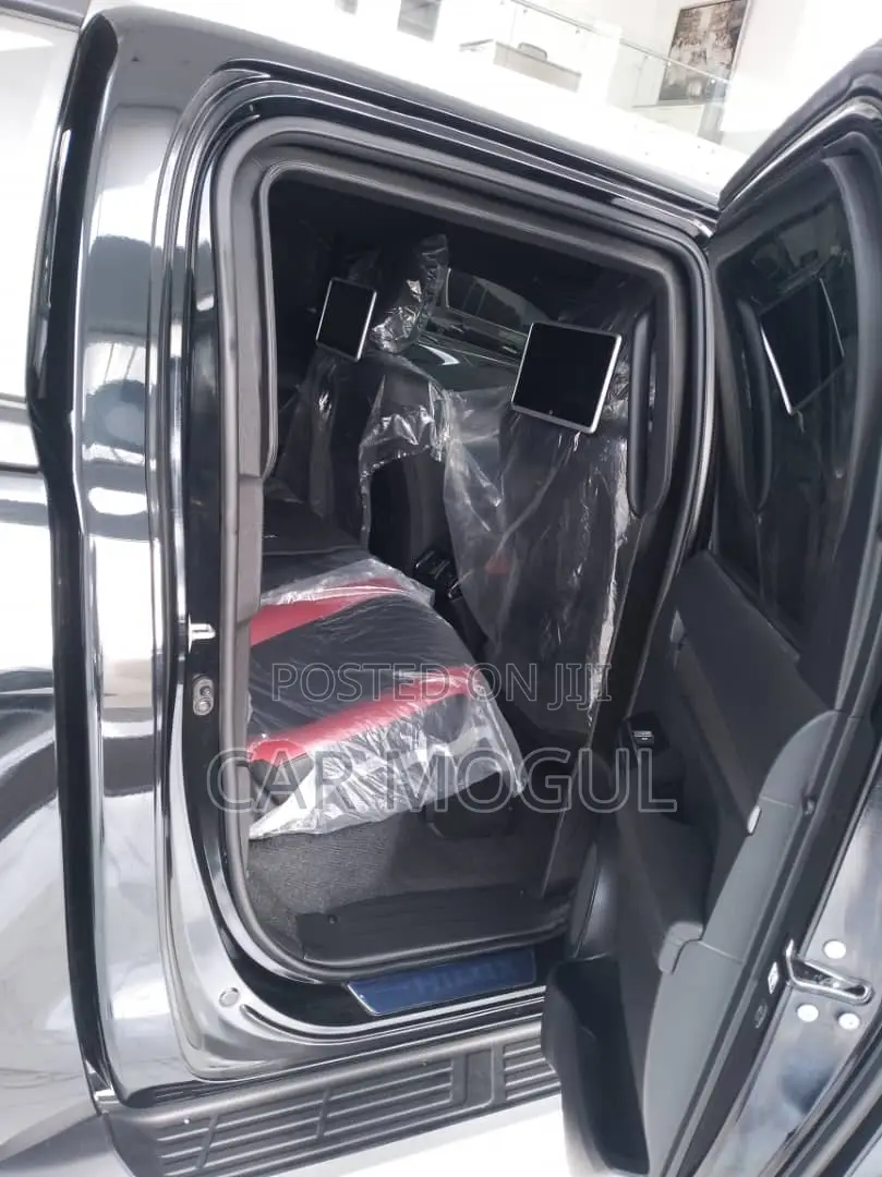 New Toyota Hilux 2024 Black