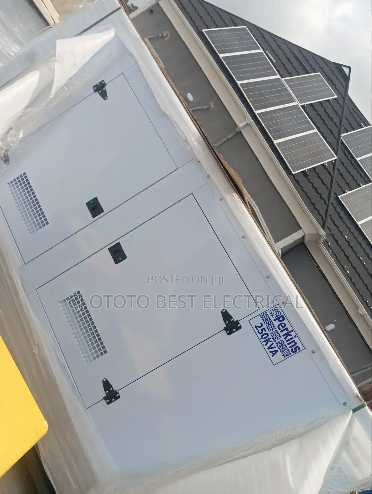 Perkins Generator Soundproof 250kva England Engine.