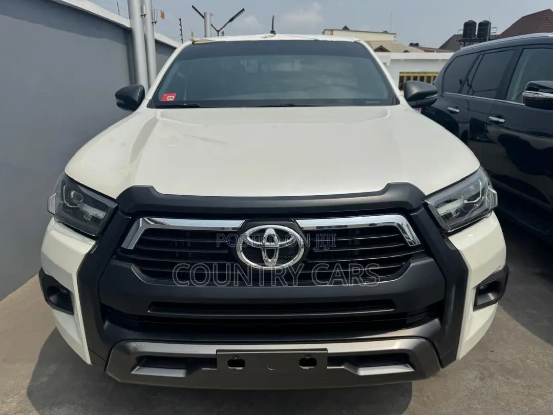 Toyota Hilux 2021 White