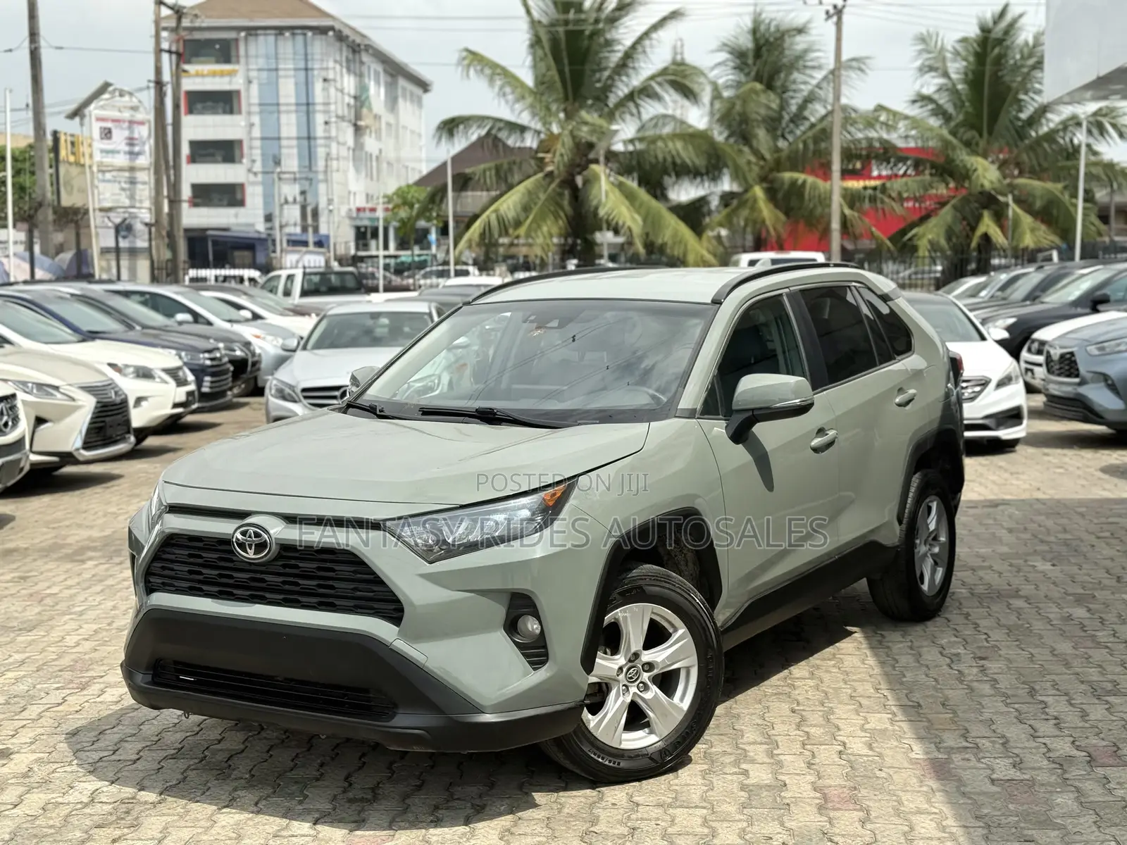 Toyota RAV4 XLE 2021 Green