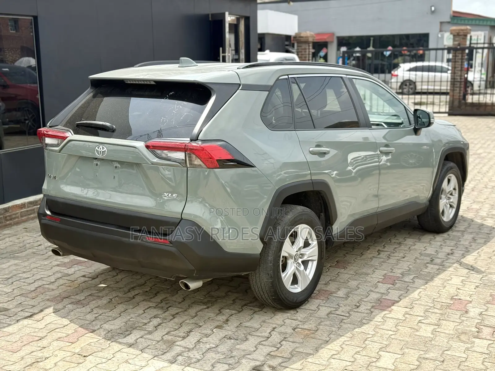 Toyota RAV4 XLE 2021 Green