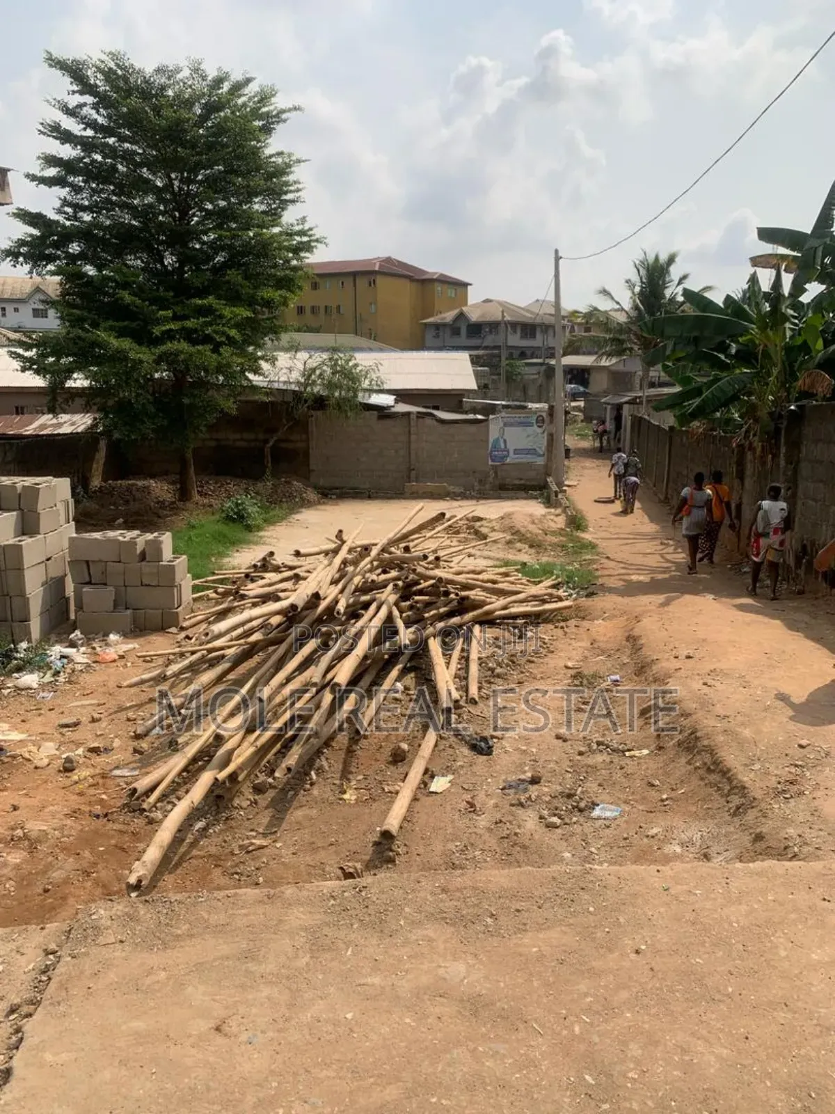 Half Plot Facing Governor's Rd Good 4 Fast Food and Eatery