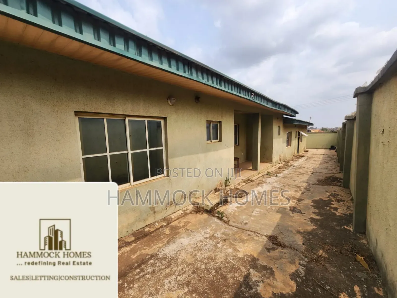 6bdrm Bungalow in Akala Estate, Akobo for sale
