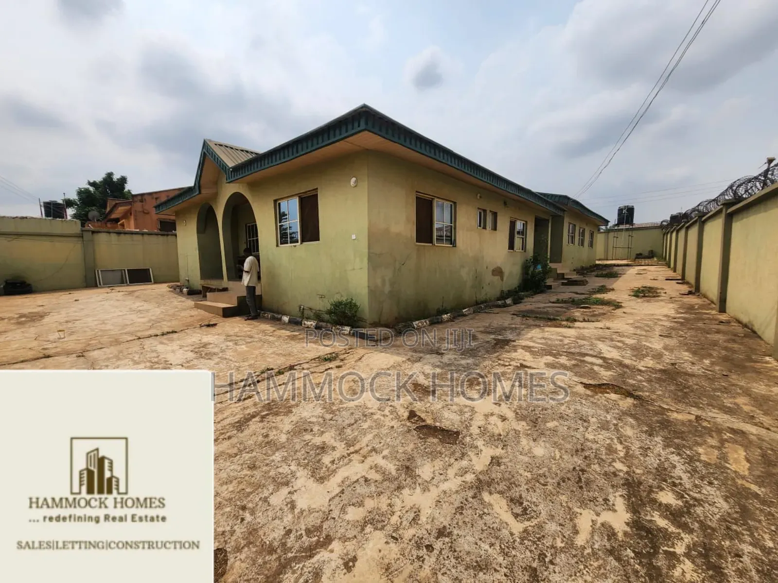 6bdrm Bungalow in Akala Estate, Akobo for sale
