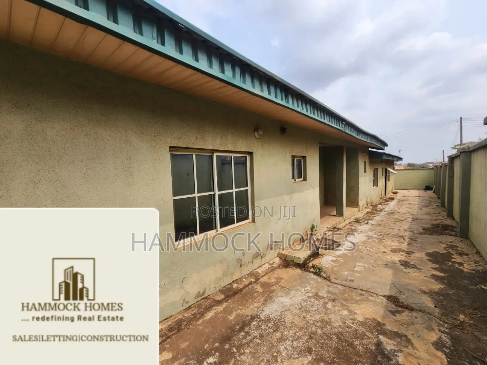 6bdrm Bungalow in Akala Estate, Akobo for sale