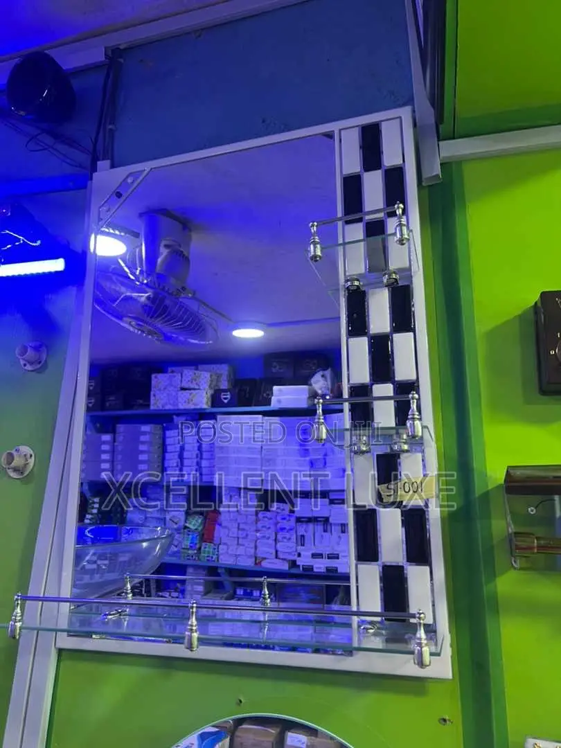 Design Mirror With 3 Shelves