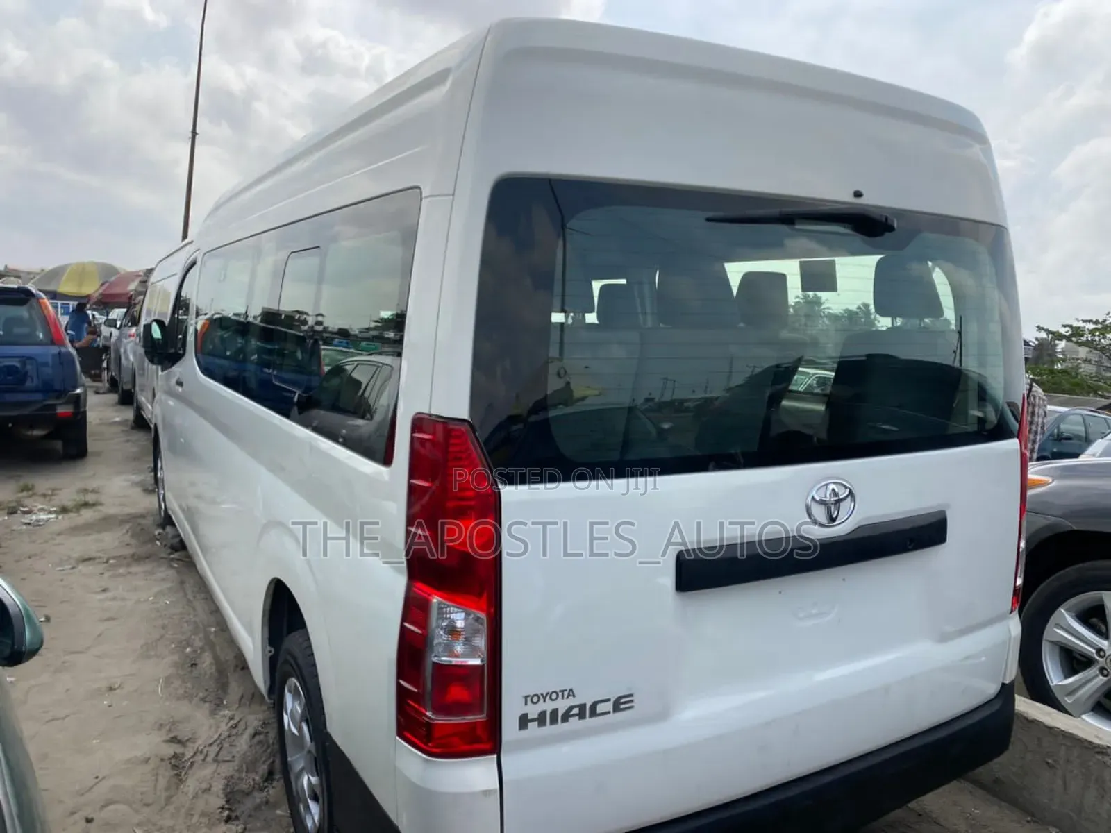 Toyota HiAce 2021 White