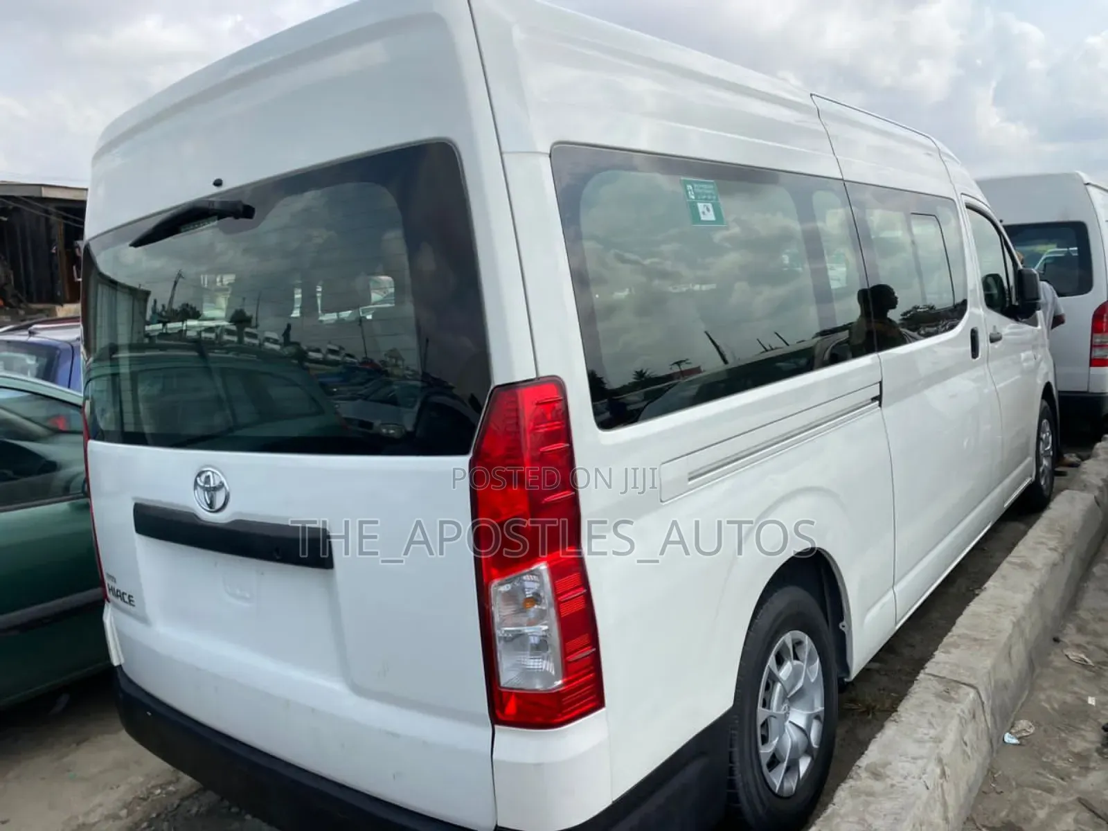 Toyota HiAce 2021 White