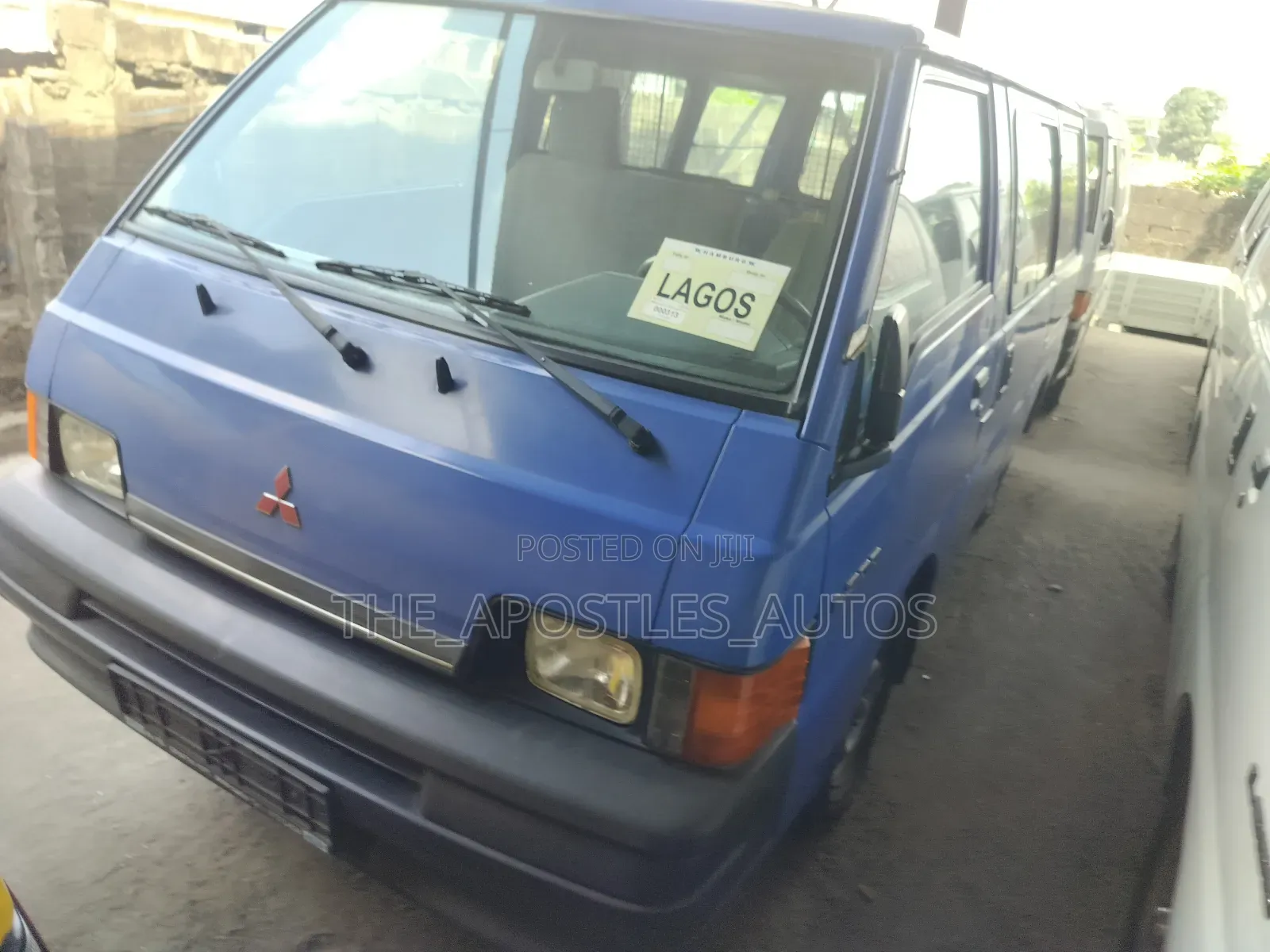 Mitsubishi L300 2005 Blue