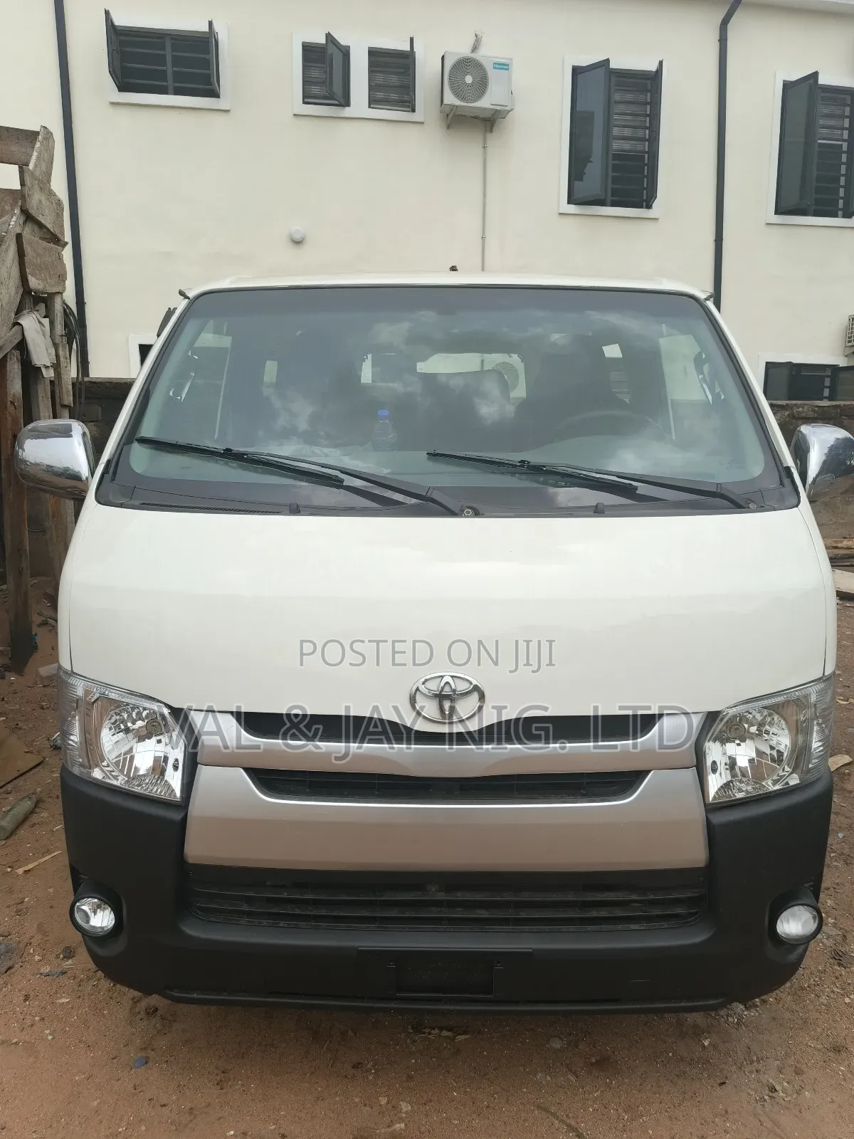 Toyota HiAce 2010 White