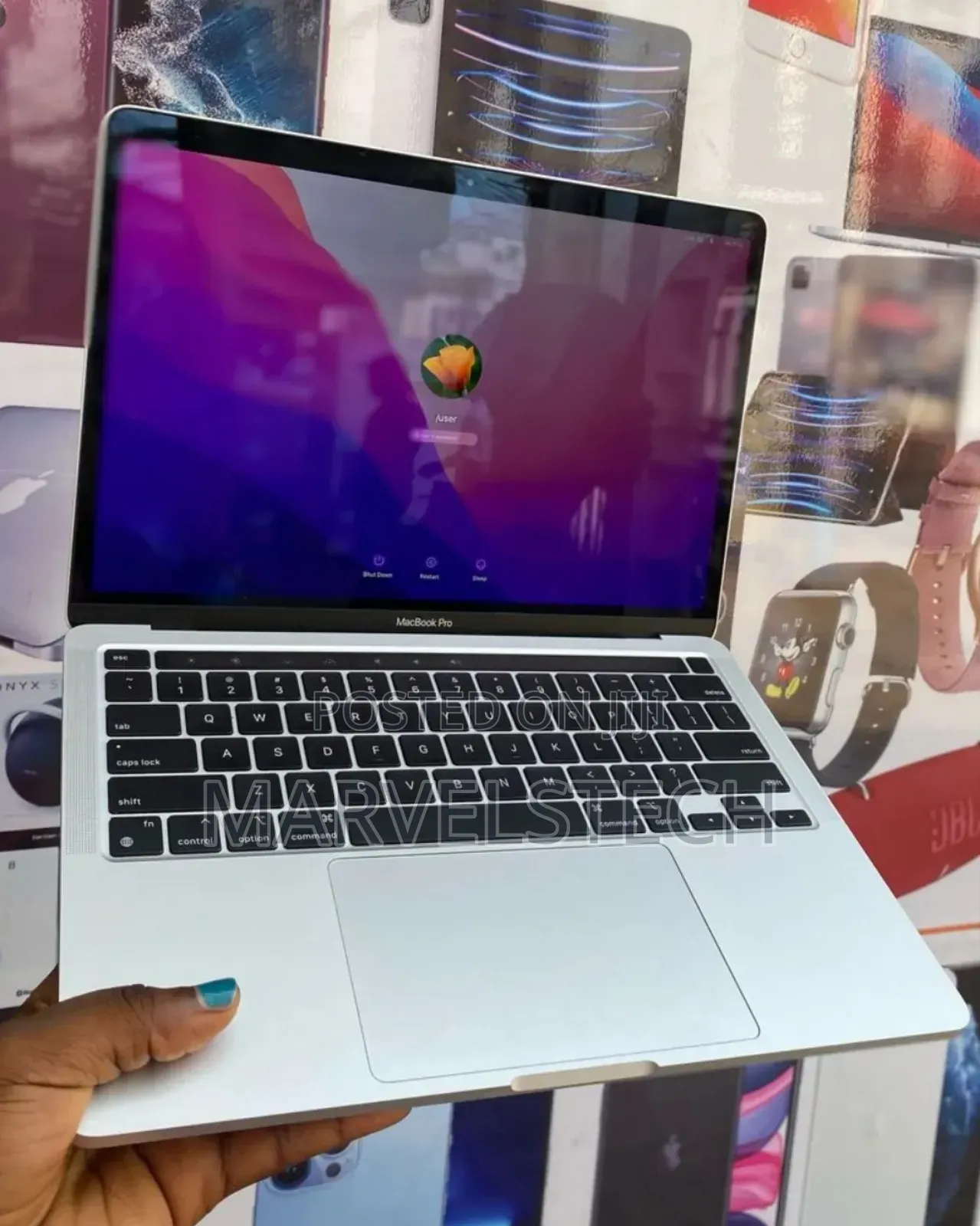 Laptop Apple MacBook Pro 2022 M2 8GB Apple M2 SSD 256GB