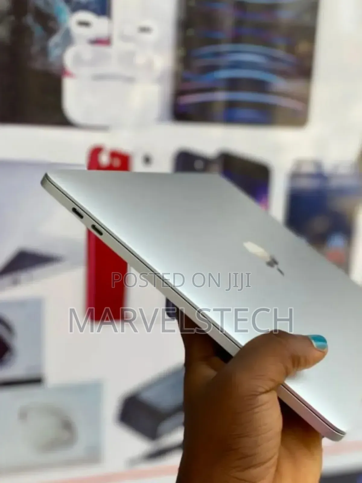 Laptop Apple MacBook Pro 2022 M2 8GB Apple M2 SSD 256GB