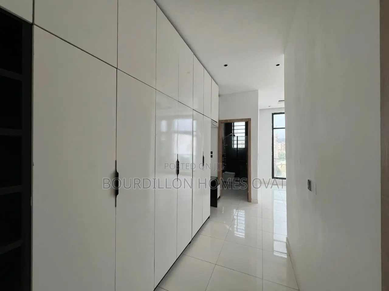 4bdrm Duplex in Ikota for sale