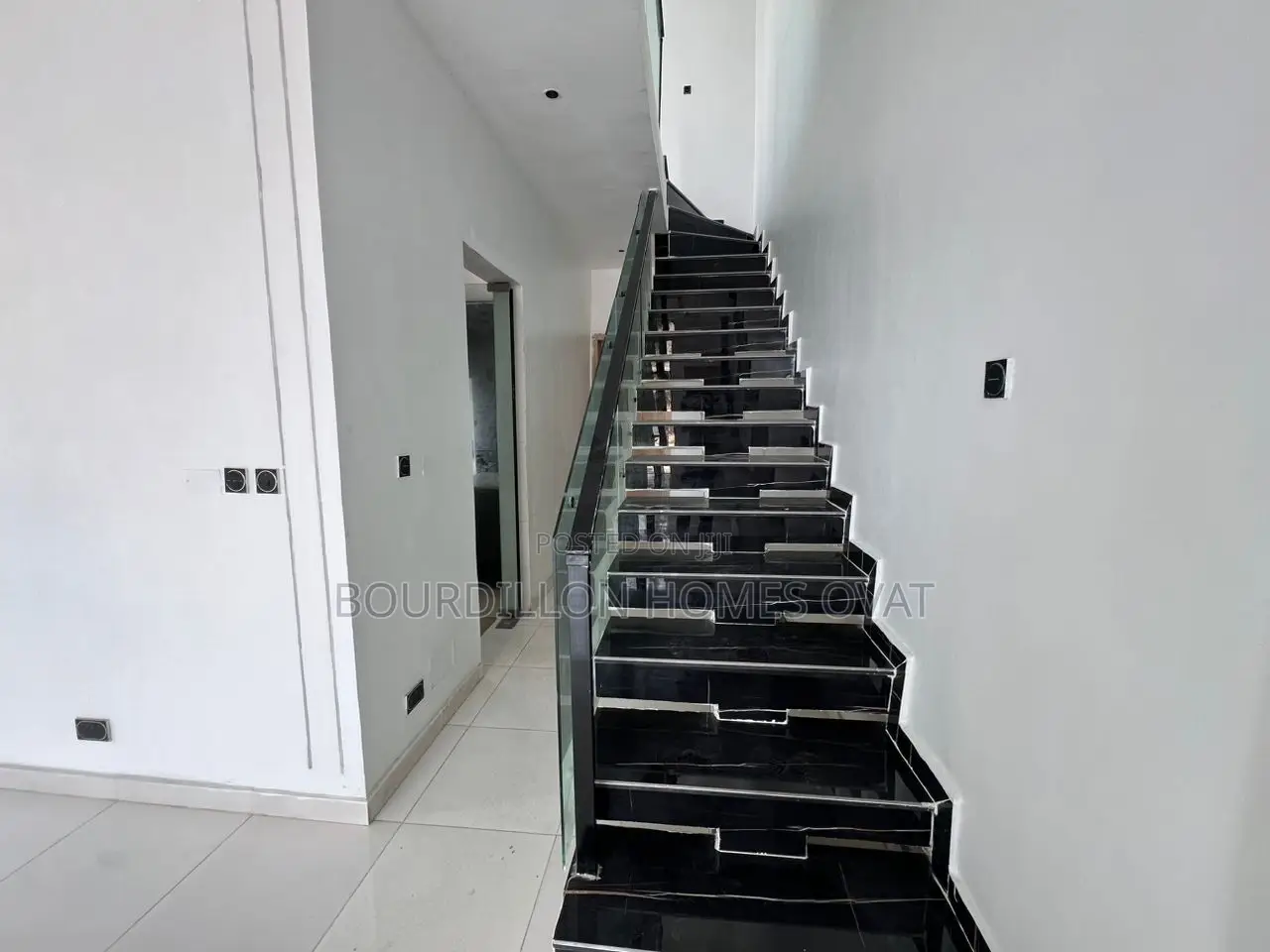 4bdrm Duplex in Ikota for sale
