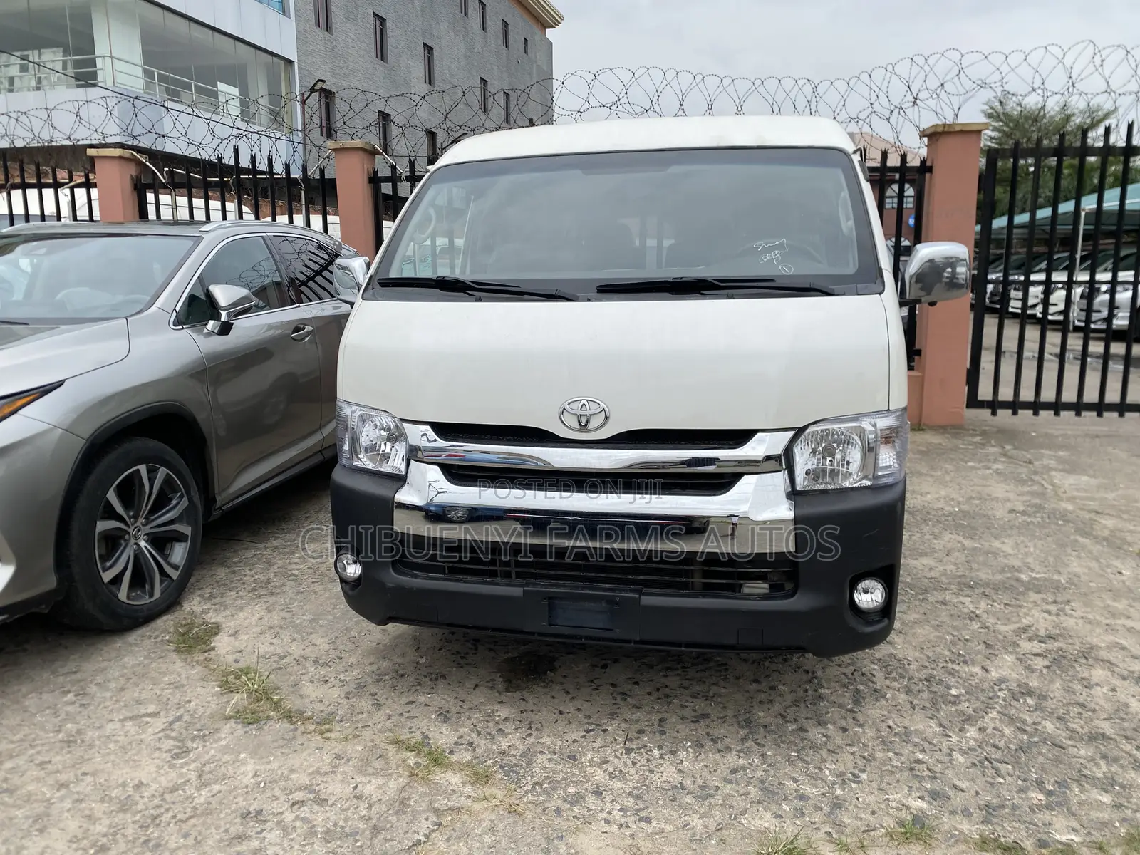 Toyota HiAce 2011 White