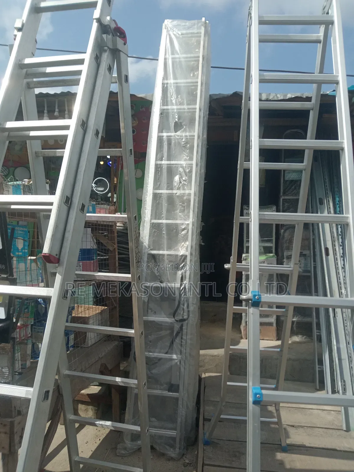 28ft Aluminum Extension Ladder (14x2)